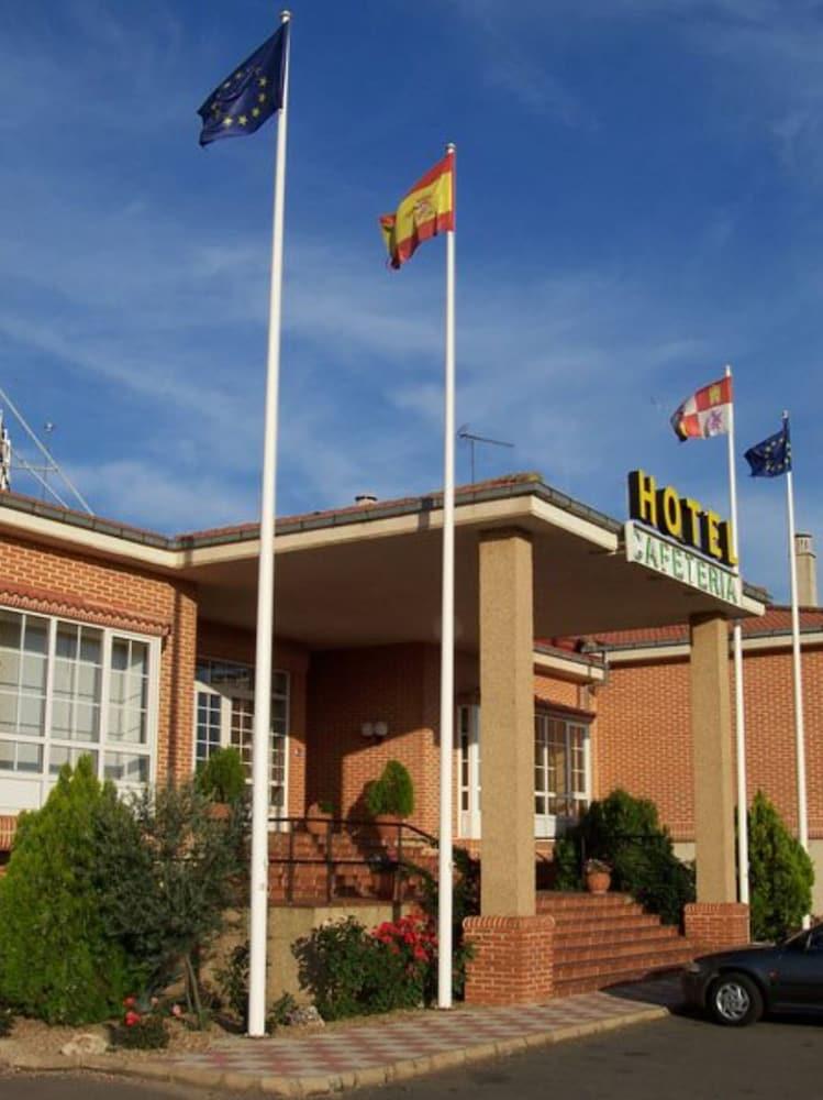Mlc Benavente Hotel Exterior foto