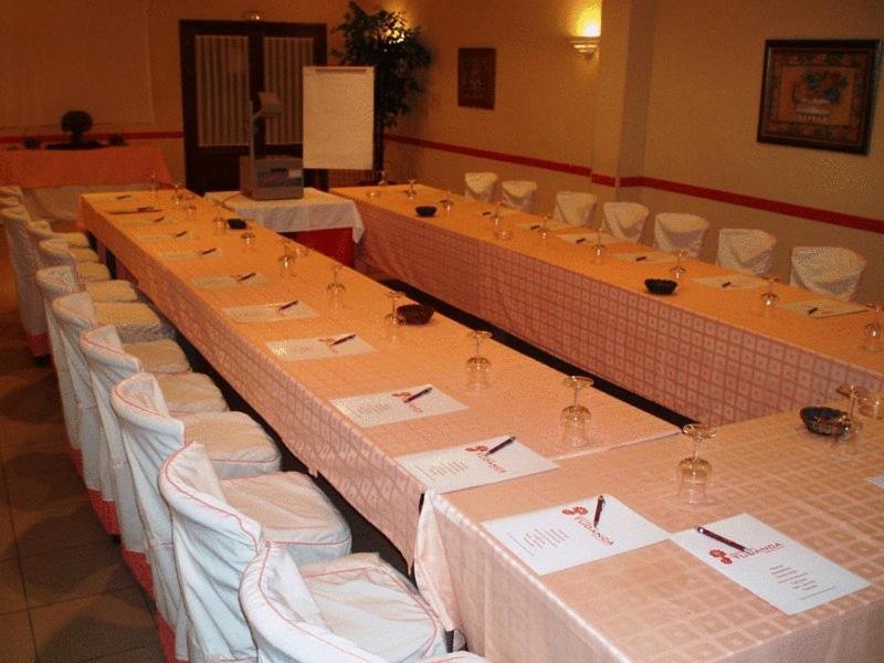 Mlc Benavente Hotel Instalações foto