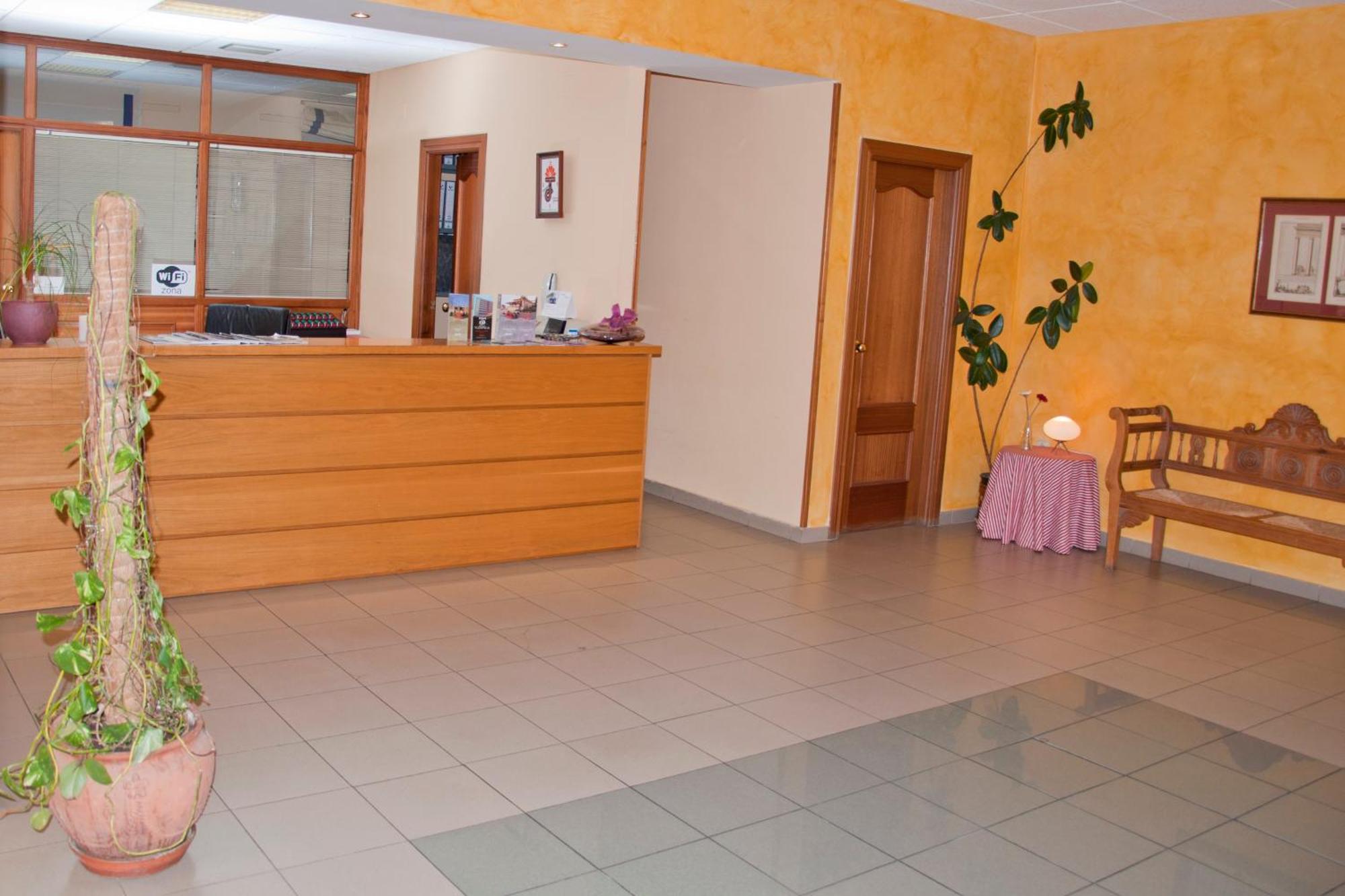Mlc Benavente Hotel Exterior foto
