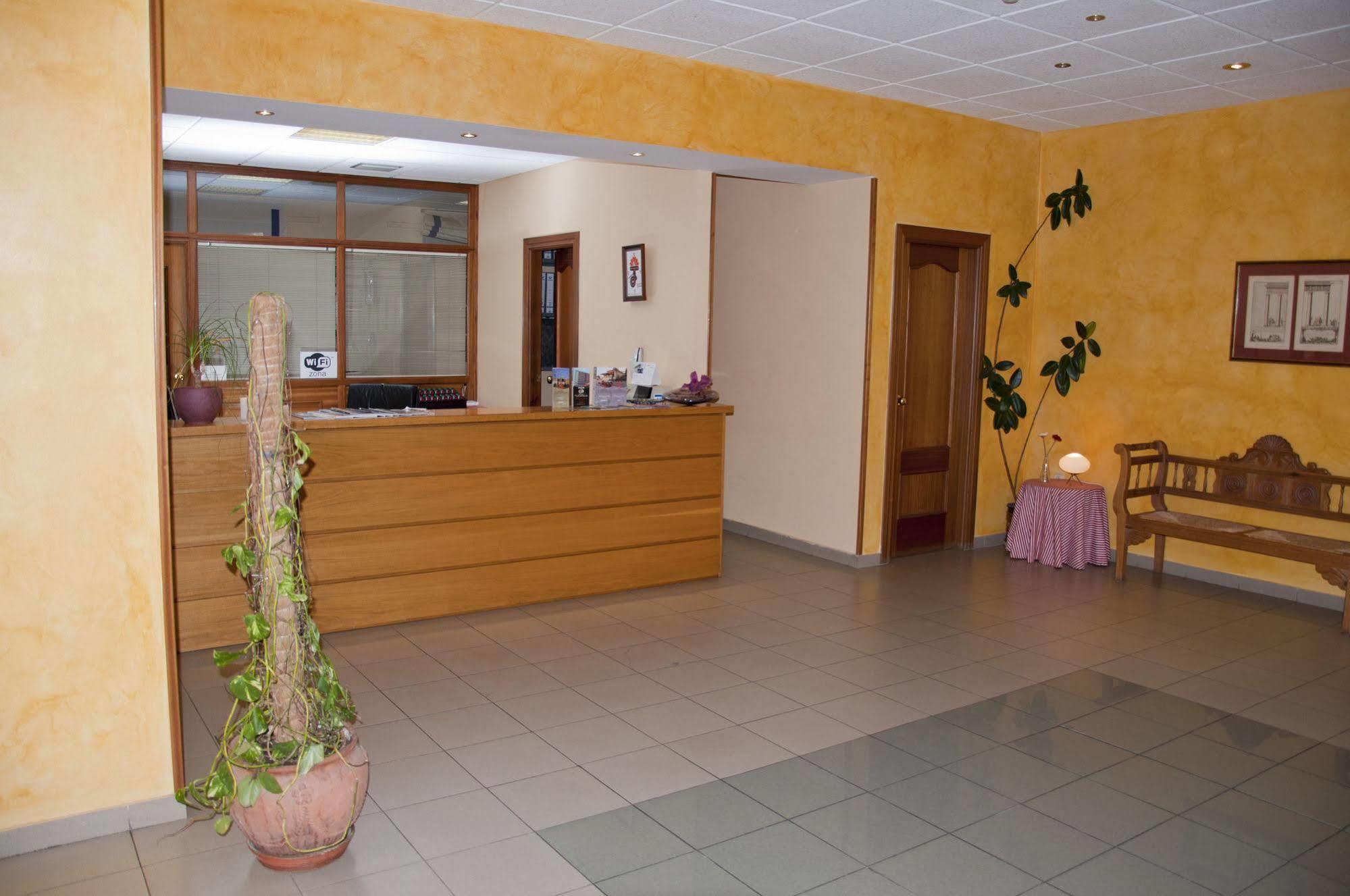 Mlc Benavente Hotel Exterior foto